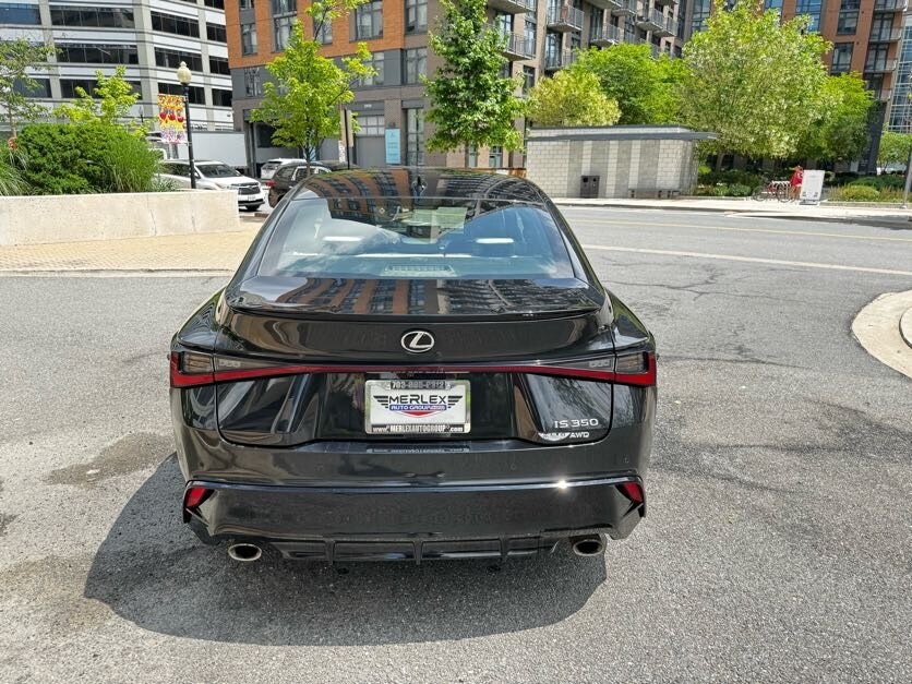 Vehicle image 11 of 39
