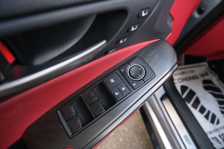 Vehicle image 19 of 42