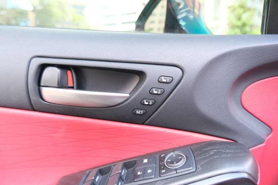 Vehicle image 18 of 42