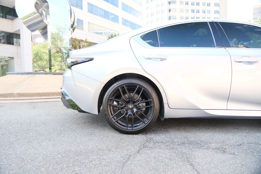 Vehicle image 8 of 42