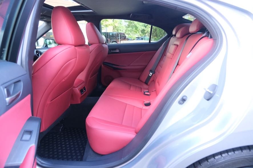 Vehicle image 21 of 42