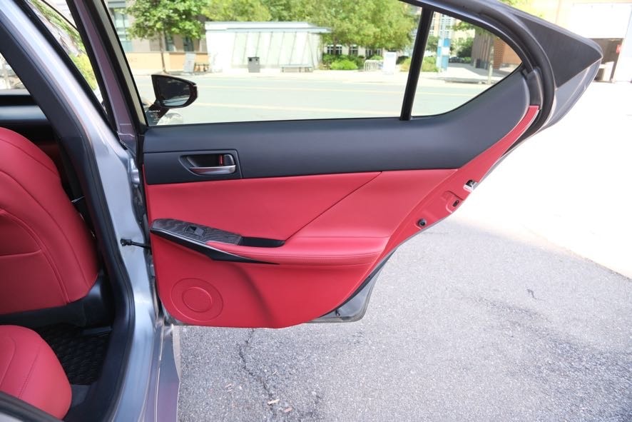 Vehicle image 25 of 42