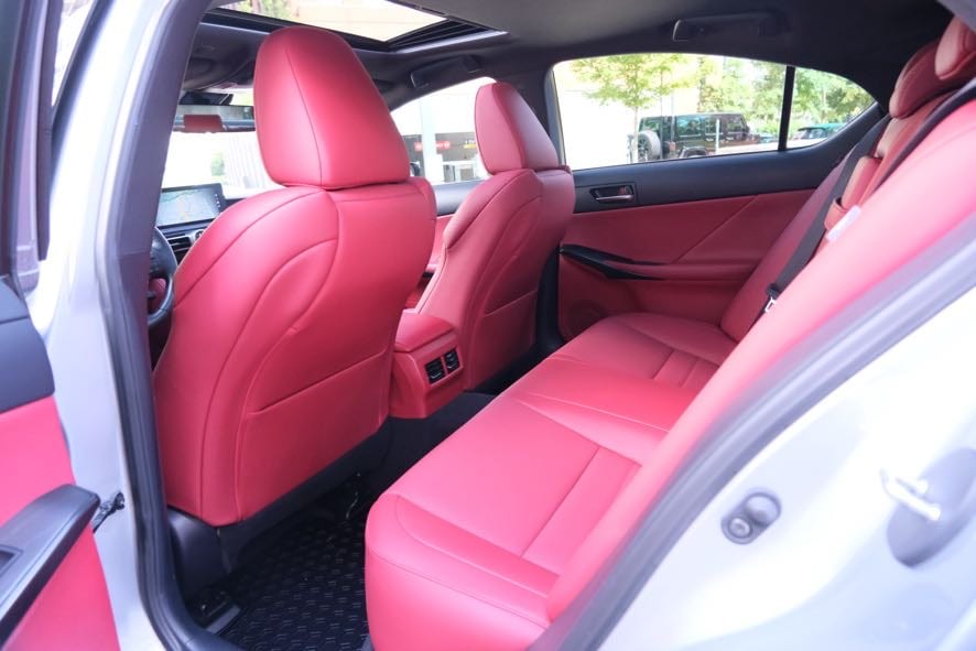Vehicle image 20 of 42