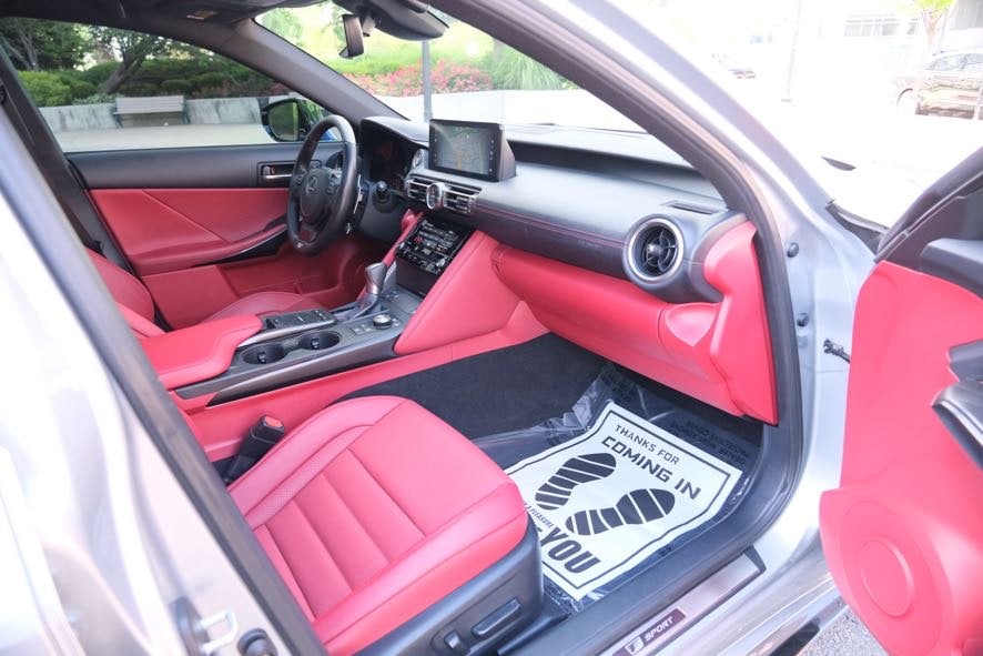 Vehicle image 32 of 42