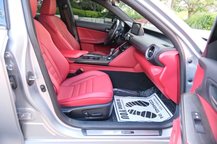 Vehicle image 33 of 42