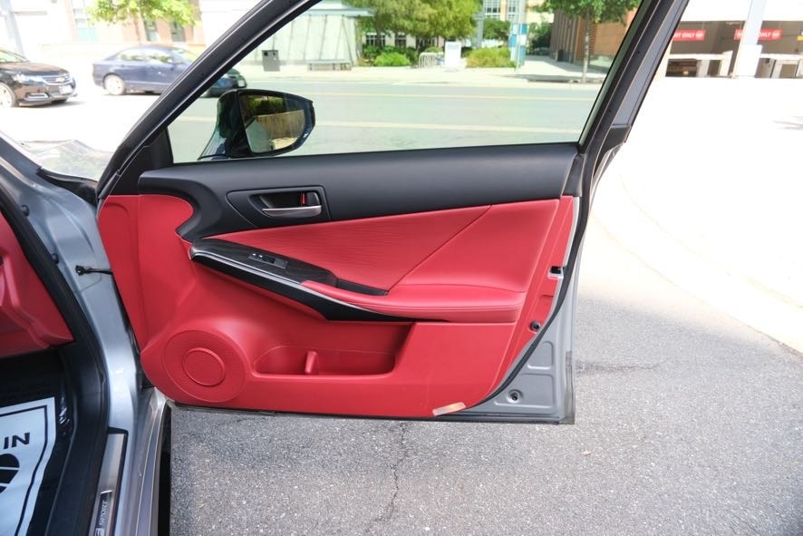 Vehicle image 34 of 42