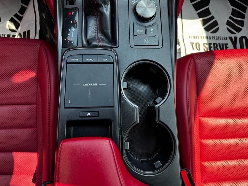 Vehicle image 27 of 40