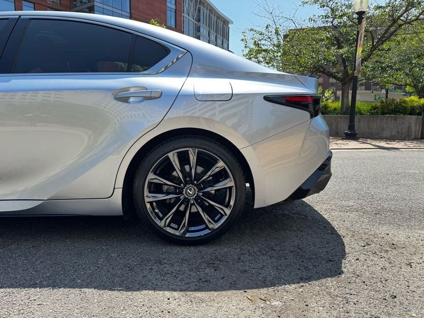 Vehicle image 11 of 40