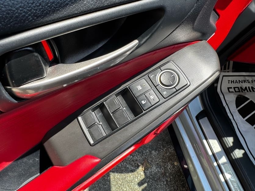 Vehicle image 16 of 40