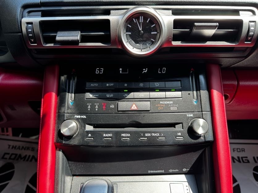 Vehicle image 25 of 40
