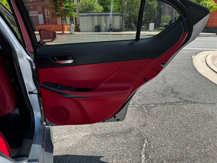 Vehicle image 22 of 40