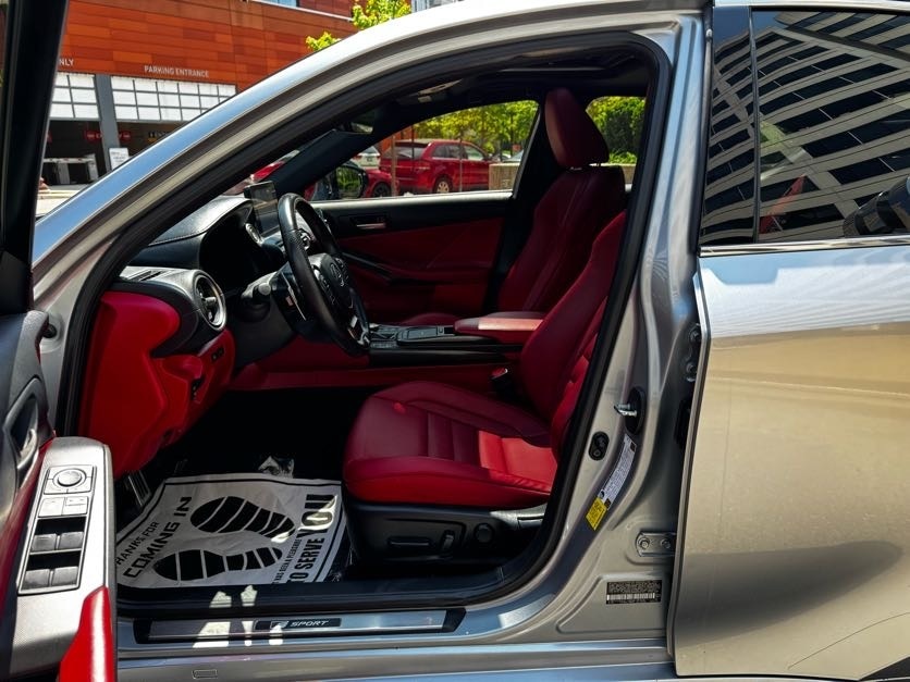 Vehicle image 14 of 40