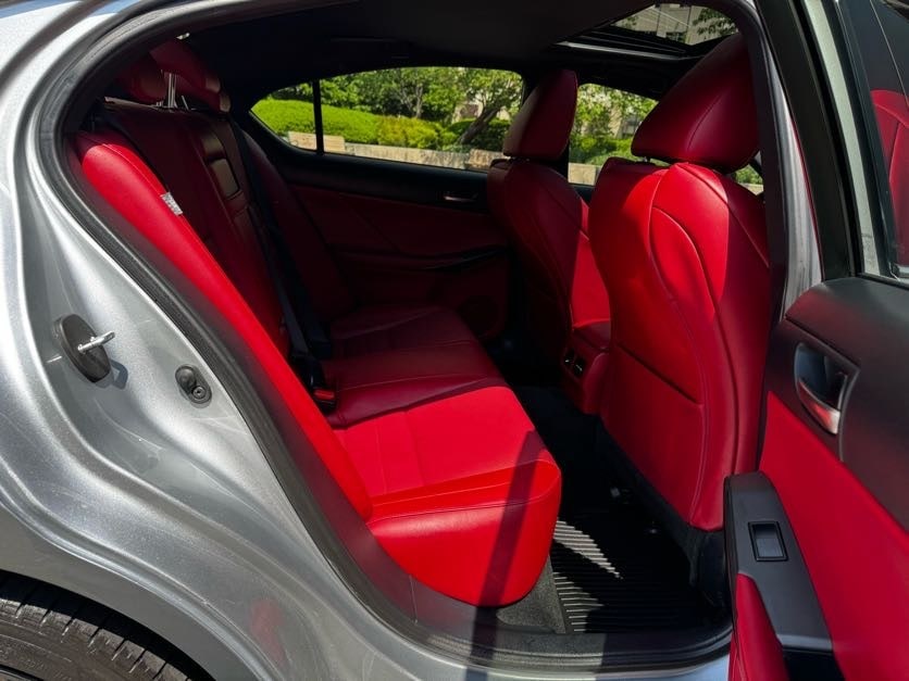 Vehicle image 21 of 40