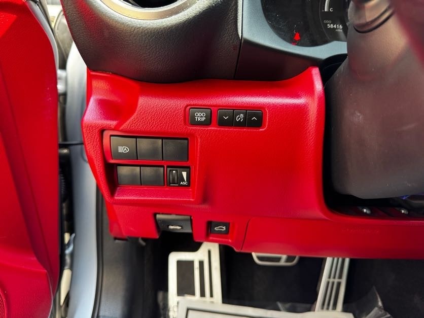 Vehicle image 34 of 40