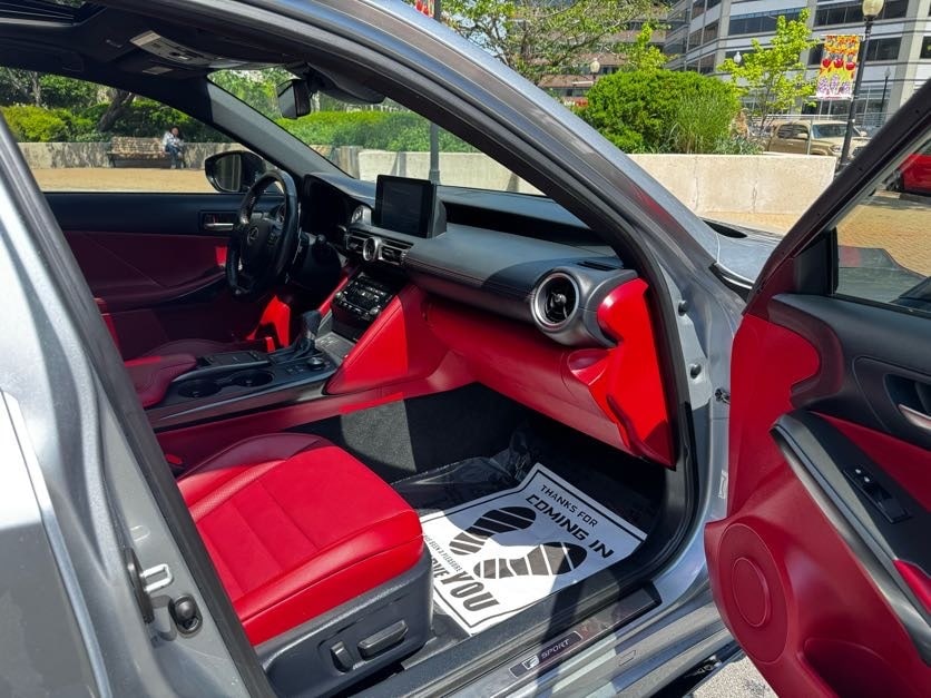 Vehicle image 29 of 40