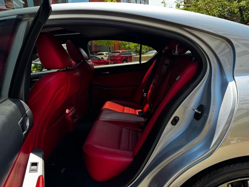 Vehicle image 18 of 40
