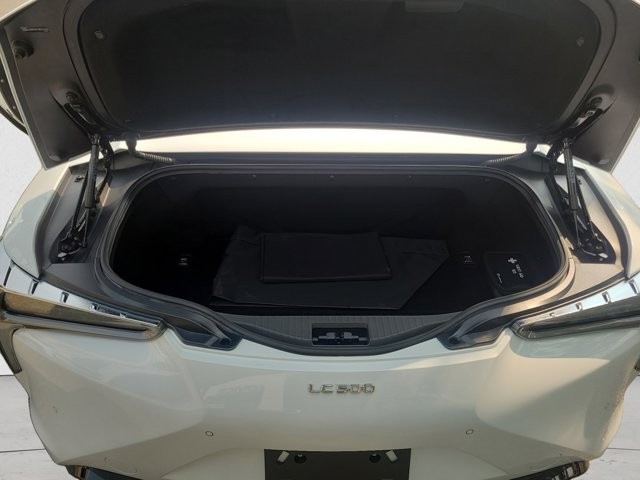 2021 Lexus LC 500 Image 11 of 31