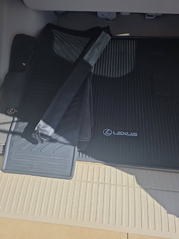 2021 Lexus LX 570 Image 9 of 26