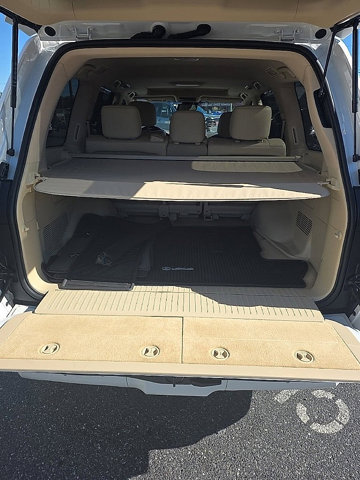 2021 Lexus LX 570 Image 10 of 26