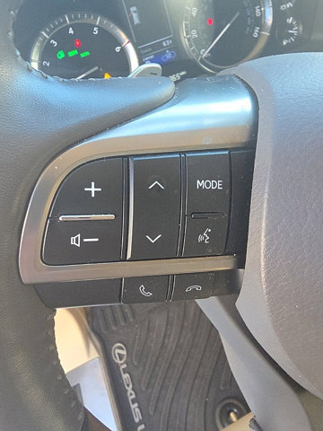 2021 Lexus LX 570 Image 17 of 26