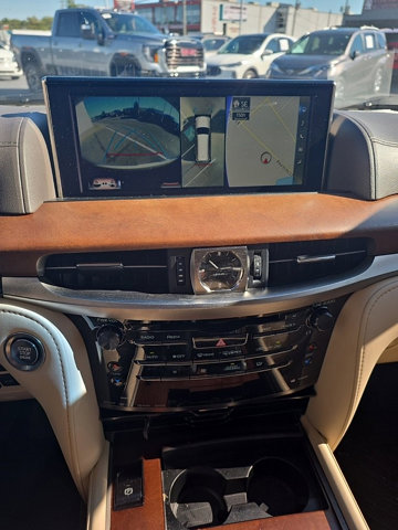 2021 Lexus LX 570 Image 24 of 26