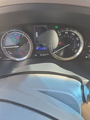 2021 Lexus LX 570 Image 11 of 26