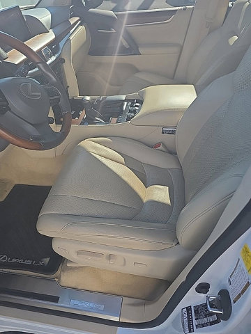 2021 Lexus LX 570 Image 23 of 26