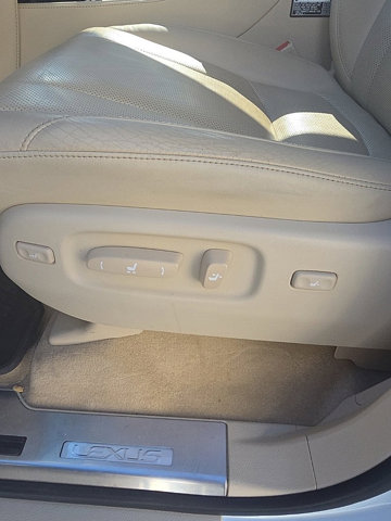 2021 Lexus LX 570 Image 21 of 26