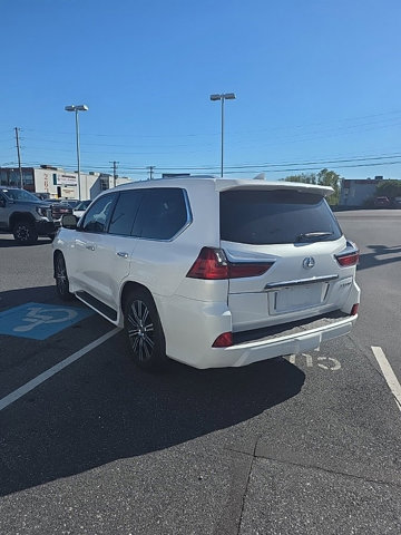 2021 Lexus LX 570 Image 7 of 26