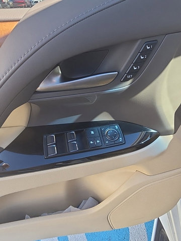 2021 Lexus LX 570 Image 15 of 26