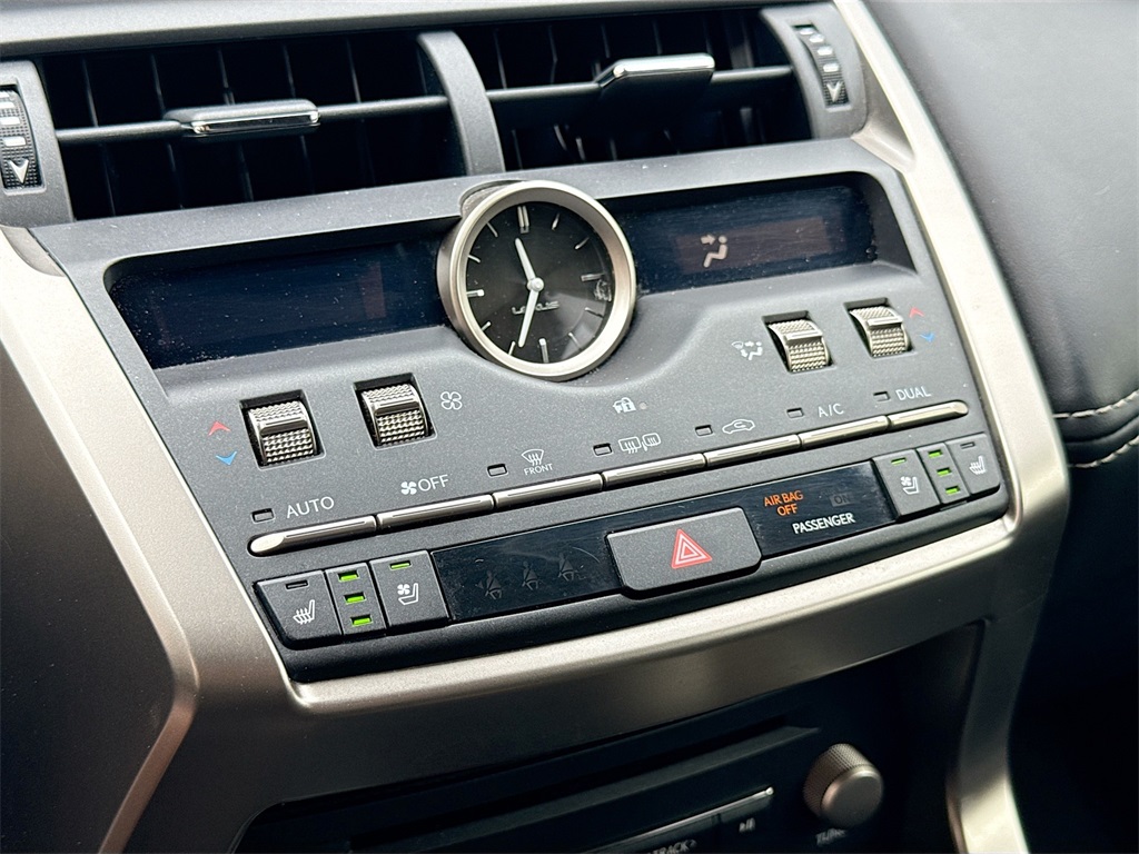 2021 Lexus NX 300 Image 21 of 31