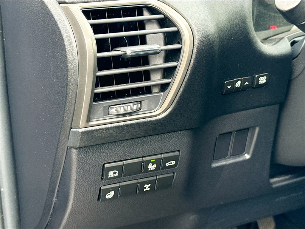 2021 Lexus NX 300 Image 27 of 31