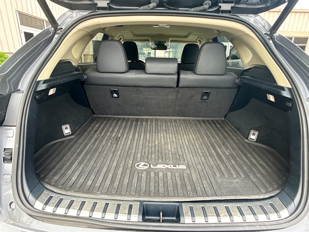 2021 Lexus NX 300 Image 10 of 31