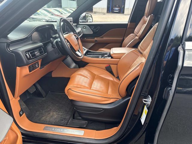 Vehicle image 14 of 33