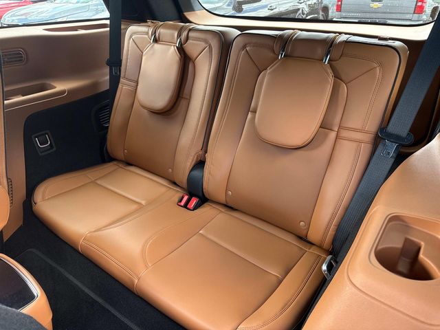 Vehicle image 12 of 33