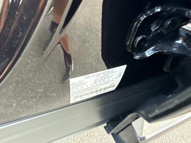 Vehicle image 25 of 33