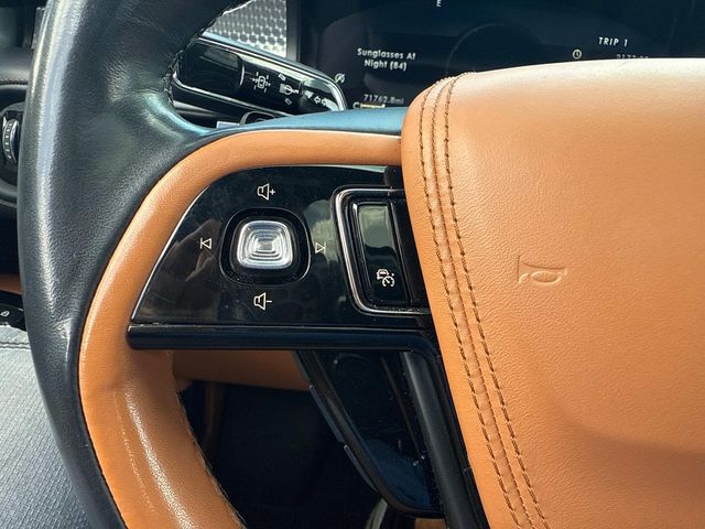 Vehicle image 27 of 33