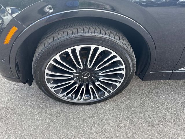 Vehicle image 10 of 33