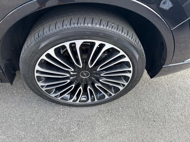 Vehicle image 9 of 33