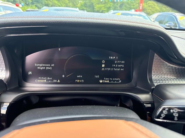 Vehicle image 17 of 33
