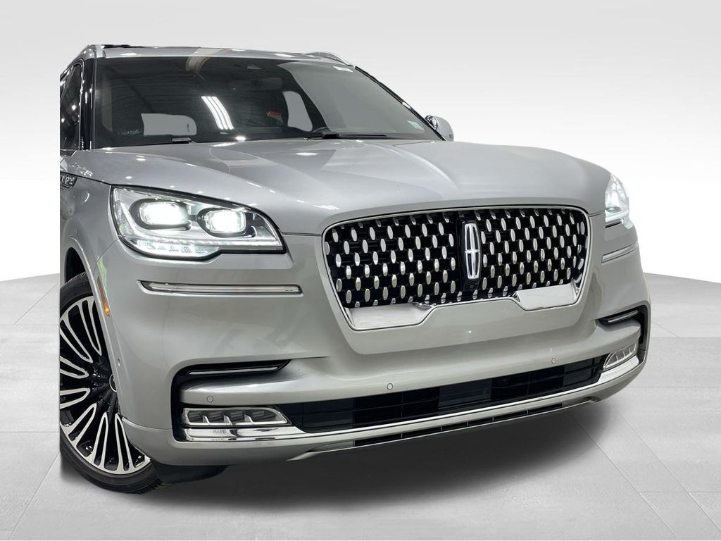 Vehicle image 4 of 45