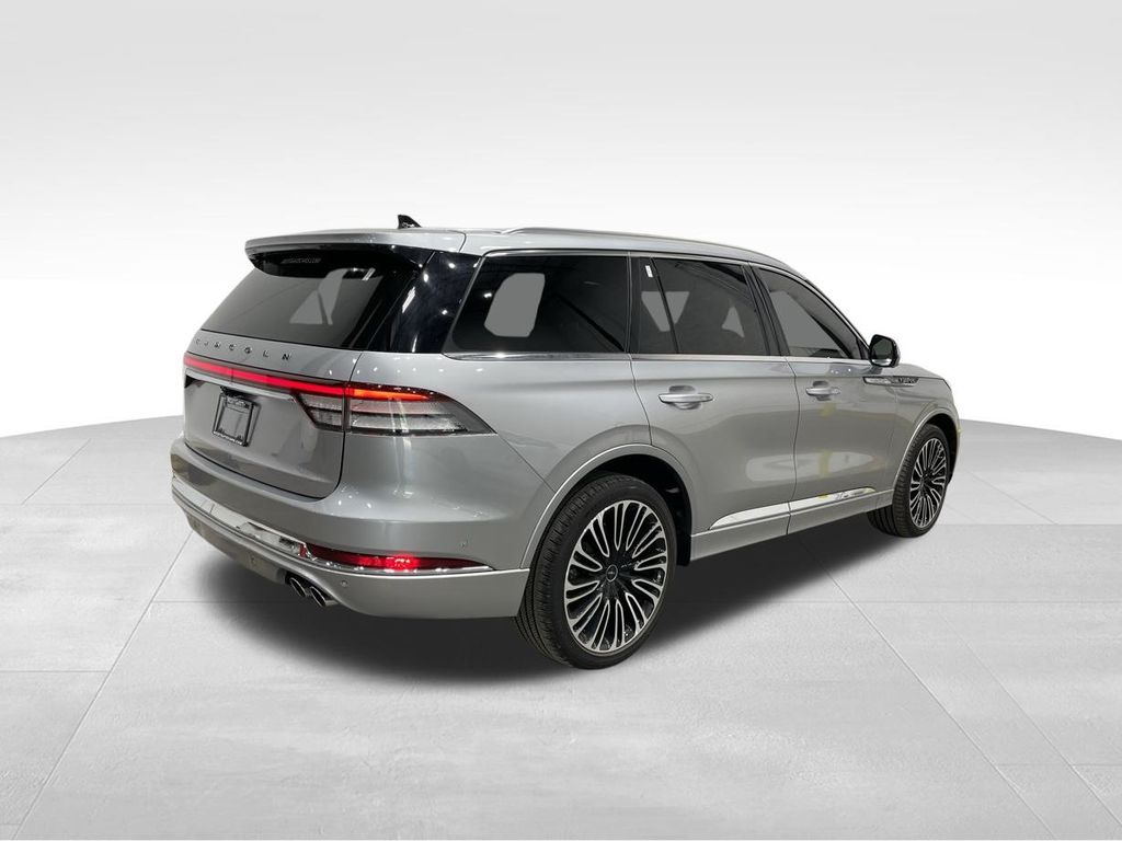 Vehicle image 5 of 45