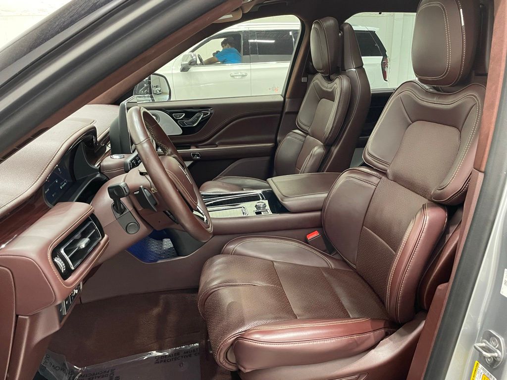 Vehicle image 11 of 45