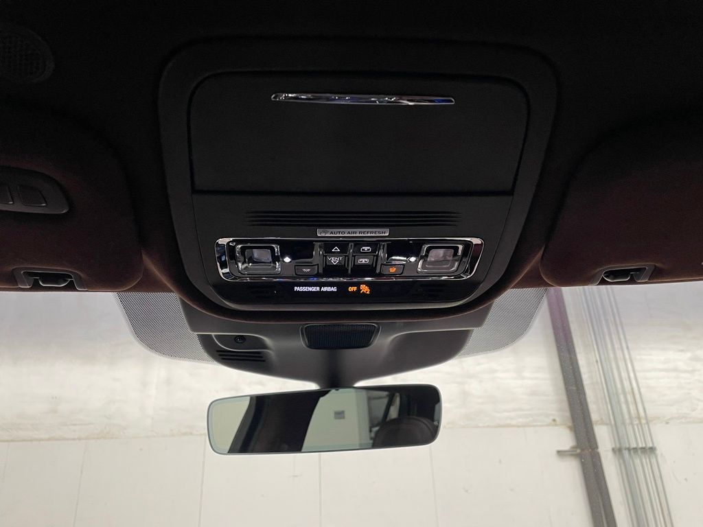 Vehicle image 25 of 45