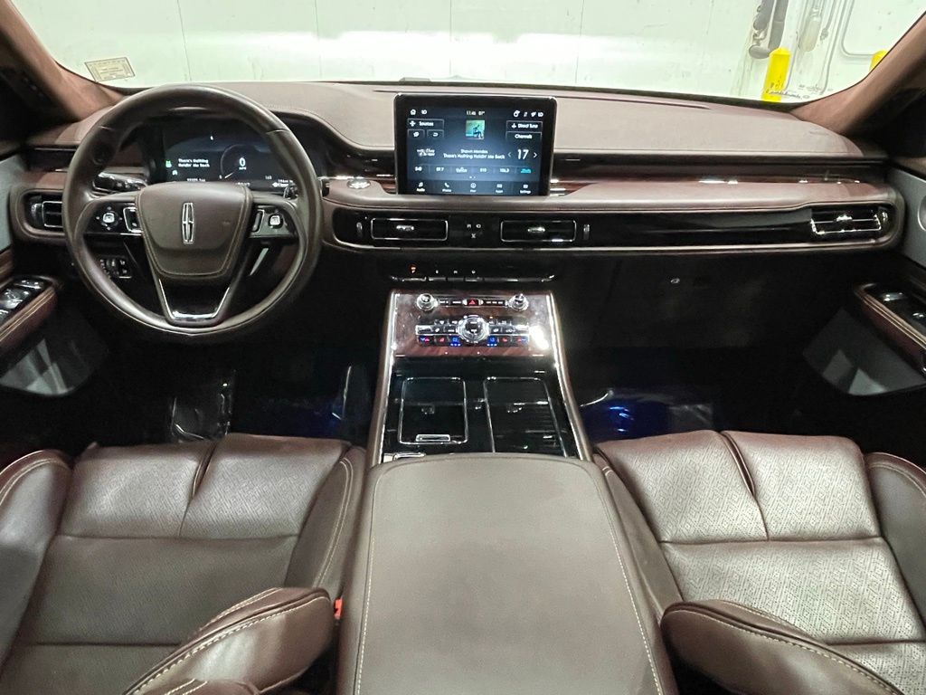 Vehicle image 26 of 45