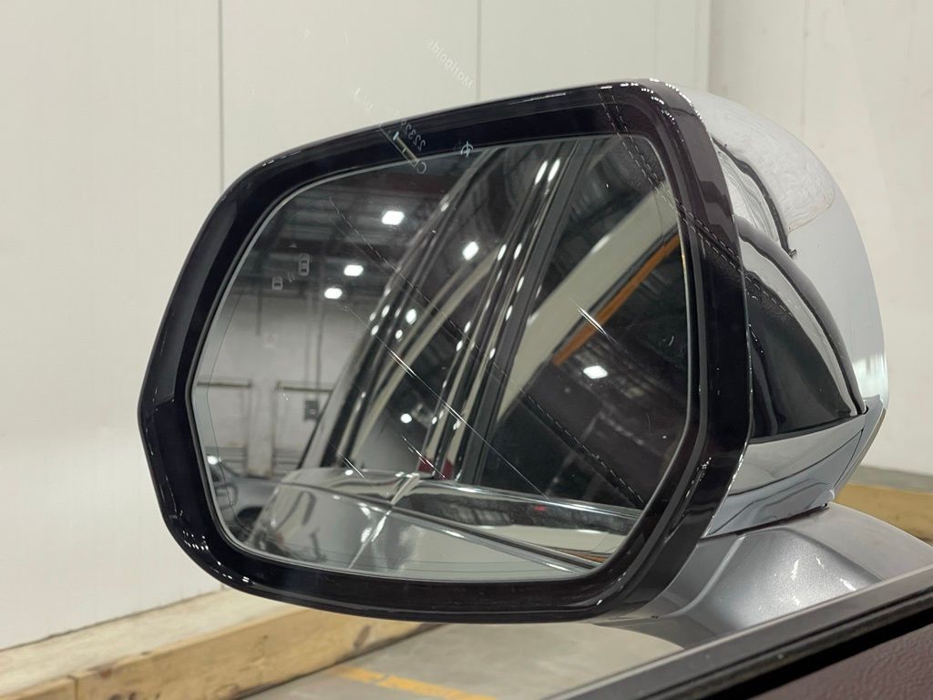 Vehicle image 33 of 45
