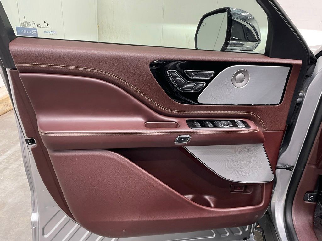 Vehicle image 16 of 45