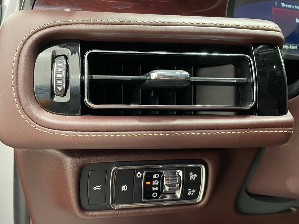 Vehicle image 18 of 45