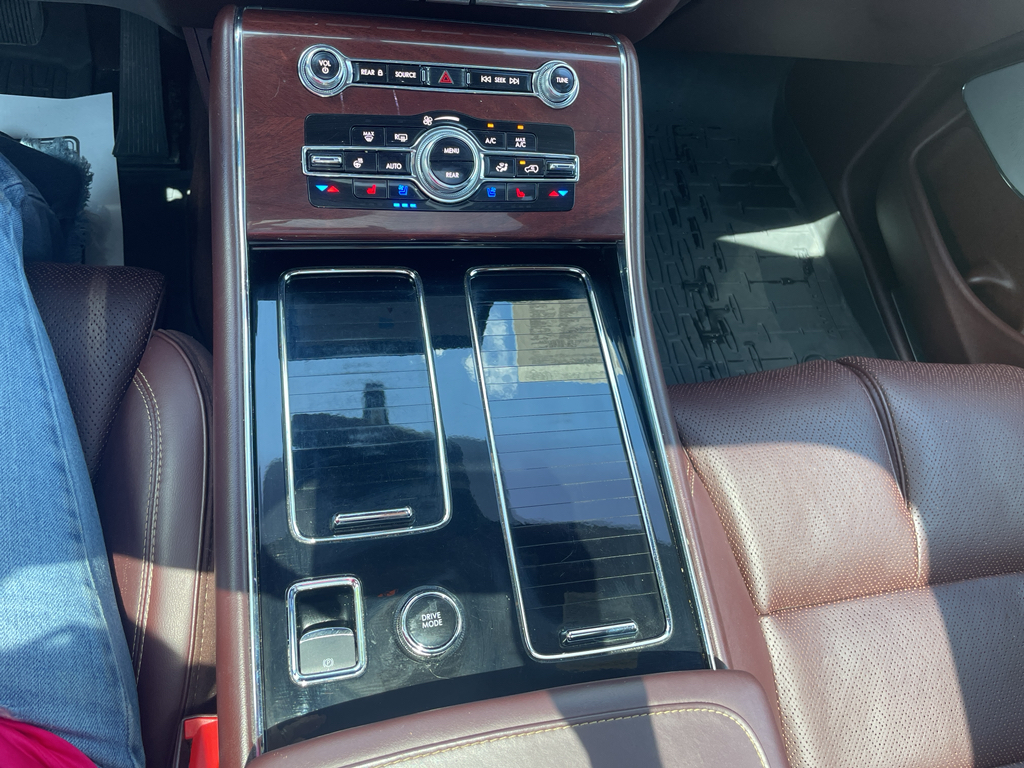 Vehicle image 19 of 31