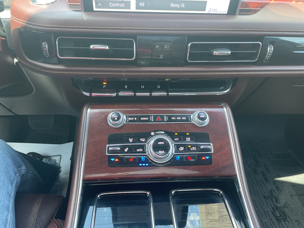 Vehicle image 26 of 31